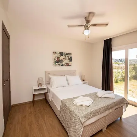 Вилла Charming House With Shared Pool In Milas Мешелик