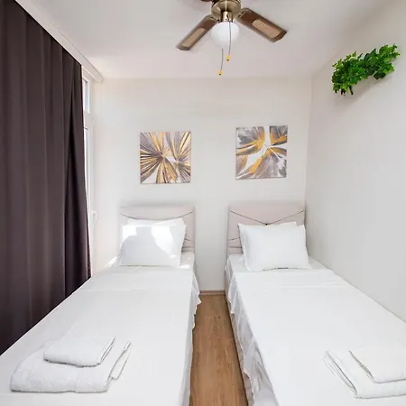 Вилла Charming House With Shared Pool In Milas Мешелик
